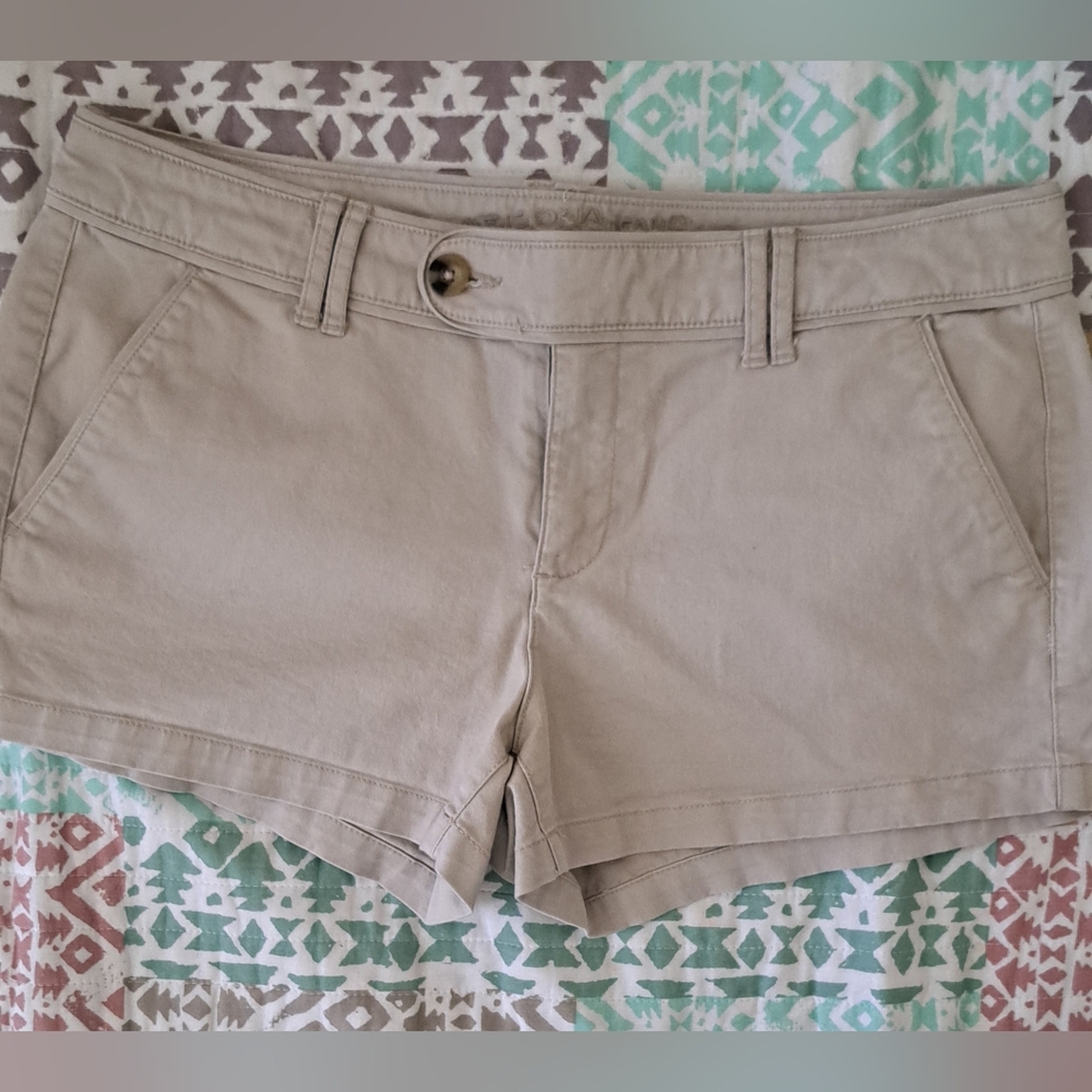 Arizona Jean Company Tan Cargo Shorts with Relaxed Fit